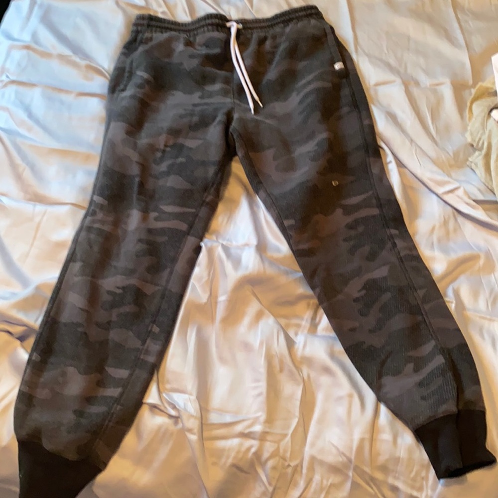 Men’s DsG camo sweat pants sz large